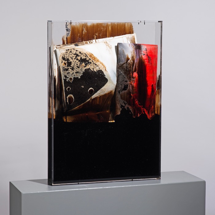 Faltung -Bitumen-Faltung (Bitumen) Nr. 4-Oil on Canvas and Bitumen on Plexiglasbox - 85 x 60 x 10 cm - 2017 